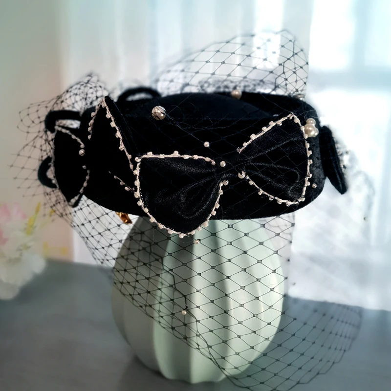 2021 Elegant Ladies Fascinator Hat Face Veil Headwear Bow Pearl Wedding Hat Viintage Church Derby Party Hat Hair Accessories New
2021 Elegant Ladies Fascinator Hat Face Veil Headwear Bow Pearl Wedding Hat Viintage Church Derby Party Hat Hair Accessories New
