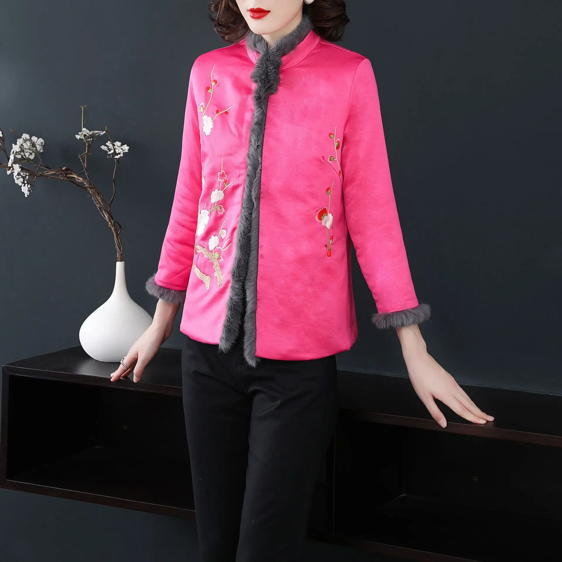 2019 Autumn And Winter New Style Women's Chinese-style Retro Fur Collar Brushed And Thick Padded Cheongsam Elegant Embroidered C
2019 Autumn And Winter New Style Women's Chinese-style Retro Fur Collar Brushed And Thick Padded Cheongsam Elegant Embroidered C