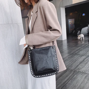Bag female 2019 fashion wild bucket bag ladies handbags designer handbag quality PU leather rivet flow handbag 
Bag female 2019 fashion wild bucket bag ladies handbags designer handbag quality PU leather rivet flow handbag