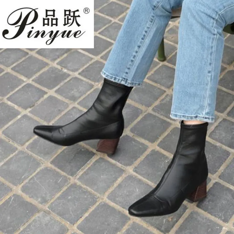 Ankle boots 2020 autumn and winter new boots women's high-heeled elastic boots large size boots Square hosiery boots
Ankle boots 2020 autumn and winter new boots women's high-heeled elastic boots large size boots Square hosiery boots
