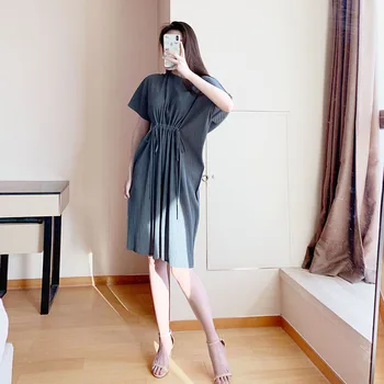 Pleated Dress Women's Loose Slimming 2020 Summer New Lace-up Waist Hugging Design A Line O Neck Empire Dresses
Pleated Dress Women's Loose Slimming 2020 Summer New Lace-up Waist Hugging Design A Line O Neck Empire Dresses