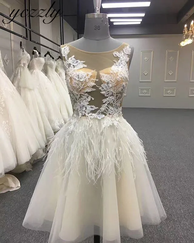 Bruidsjurken 2019 Sexy Illusion Backless Short Wedding Dress Knee Length Gold Lace Appliques Bridal Dress Abiti Da Sposa YW16
Bruidsjurken 2019 Sexy Illusion Backless Short Wedding Dress Knee Length Gold Lace Appliques Bridal Dress Abiti Da Sposa YW16