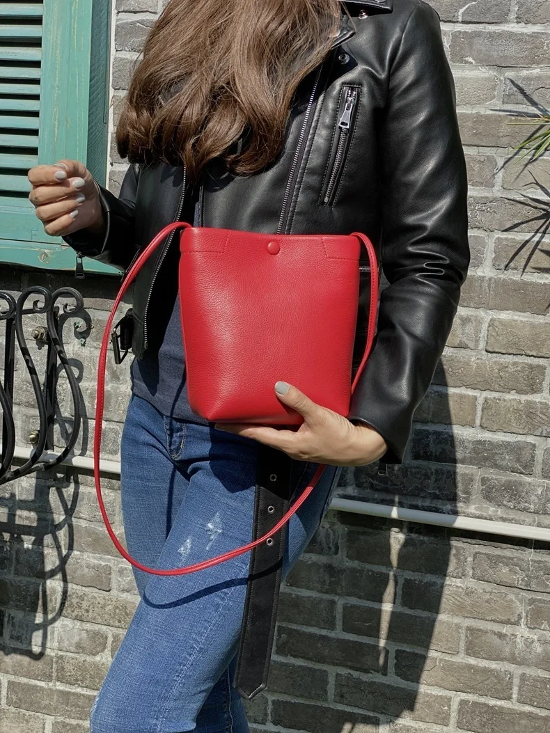 Small Bag Woman 2020 Genuine Bucket Package Soft Leather Single Shoulder Tide Versatile Oblique Satchel 1856
Small Bag Woman 2020 Genuine Bucket Package Soft Leather Single Shoulder Tide Versatile Oblique Satchel 1856