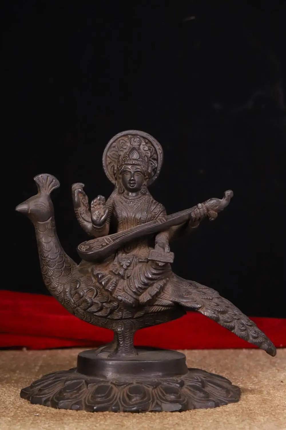 Tibetan Monastery Collection Old bronzes are beaten by hand, chisel engraved, painted with color, and carved with scale Guanyin
Tibetan Monastery Collection Old bronzes are beaten by hand, chisel engraved, painted with color, and carved with scale Guanyin