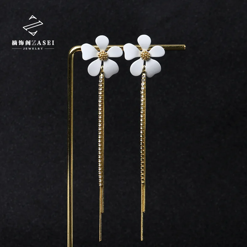 2020 New Style Long Ear Stud Design Little Daisy Zircon Tassels S925 Silver Needle Ear Stud Earrings Female Ornament Wholesale
2020 New Style Long Ear Stud Design Little Daisy Zircon Tassels S925 Silver Needle Ear Stud Earrings Female Ornament Wholesale
