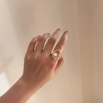 DI-244 Korean Niche Design Metal Rings Fashion Temperament Circle With Simulated Pearl Simple Adjustable Ring bague femme
DI-244 Korean Niche Design Metal Rings Fashion Temperament Circle With Simulated Pearl Simple Adjustable Ring bague femme