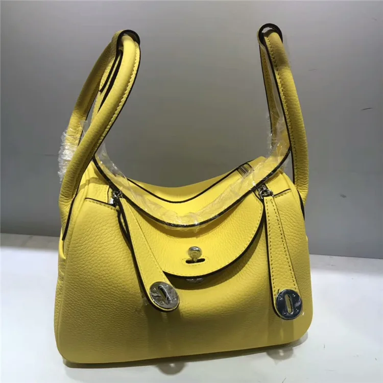 Woman Lindi Cowhide Genuine Leather Litchi Grain Single Shoulder Hand Doctor Medicine Box Bag Mini No.
Woman Lindi Cowhide Genuine Leather Litchi Grain Single Shoulder Hand Doctor Medicine Box Bag Mini No.