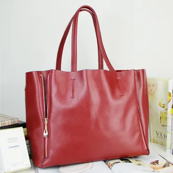 2020 new mother and child bag retro leather female bag one shoulder portable leather shopping bag handbags 
2020 new mother and child bag retro leather female bag one shoulder portable leather shopping bag handbags