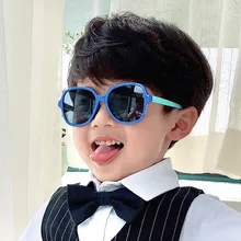 New Fashion Children Square Sunglasses Classic Kids Polarized Glasses Boys and Girls Plastic Frame Eyewear Mirror Uv400 
New Fashion Children Square Sunglasses Classic Kids Polarized Glasses Boys and Girls Plastic Frame Eyewear Mirror Uv400