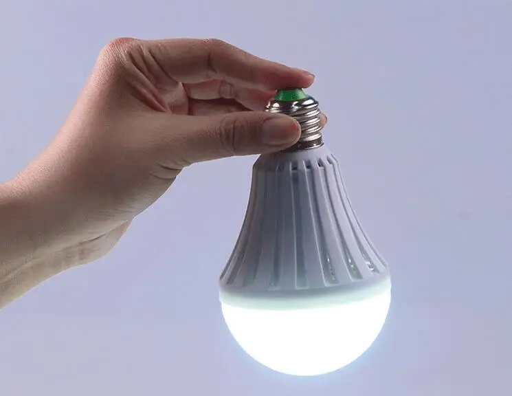 Smart LED Bulbs E27 Lamp Holder Emergency Lighting Lamp Flashlight Rechargeable Lamps
Smart LED Bulbs E27 Lamp Holder Emergency Lighting Lamp Flashlight Rechargeable Lamps
