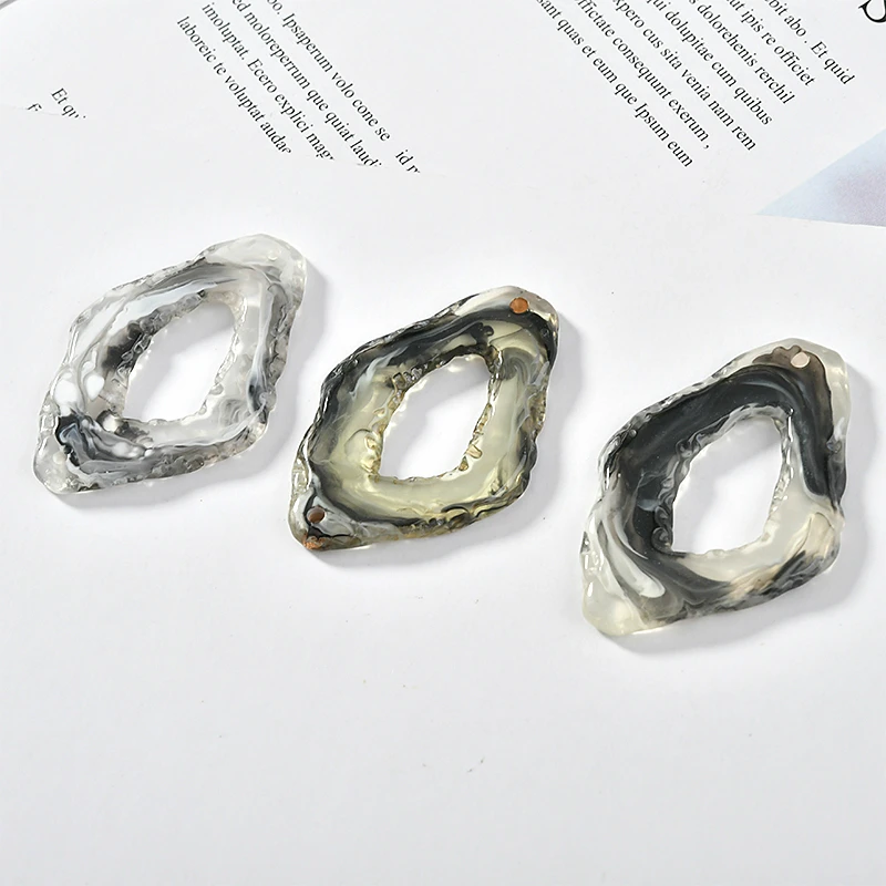 Black white retro halo dyeing rock-like effect irregular rhombic resin DIY jewelry material earrings for hand-made accessories
Black white retro halo dyeing rock-like effect irregular rhombic resin DIY jewelry material earrings for hand-made accessories