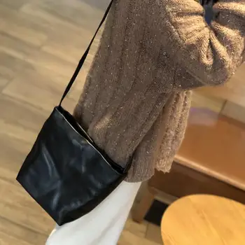 2020 new solid color simple fashion messenger bag ladies bucket bag trend leather shoulder bag
2020 new solid color simple fashion messenger bag ladies bucket bag trend leather shoulder bag