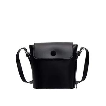 Hong Kong style solid color retro simple oil leather shoulder bag ladies bucket bag 2019 winter new Messenger bag
Hong Kong style solid color retro simple oil leather shoulder bag ladies bucket bag 2019 winter new Messenger bag