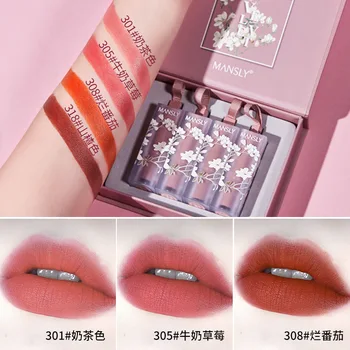 The matte velvet lipstick set has a thin and durable texture and a small sample box that does not stain the cup and is not easy
The matte velvet lipstick set has a thin and durable texture and a small sample box that does not stain the cup and is not easy