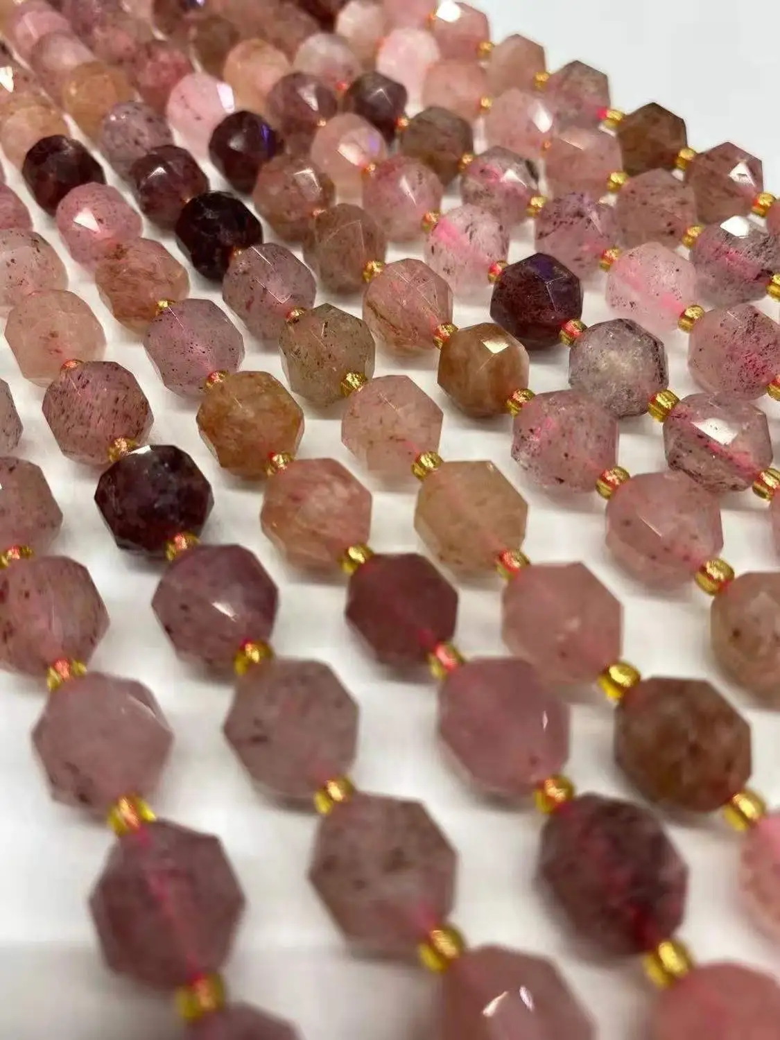 Натуральный клубничный кварц 8-10 мм, энергетическая колонка, граненые острые бусины, камень для рождественского изготовления ювелирных изделий
Натуральный клубничный кварц 8-10 мм, энергетическая колонка, граненые острые бусины, камень для рождественского изготовления ювелирных изделий