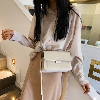 Small bag women 2020 new Korean version of small square bag wide shoulder strap fashion Joker shoulder Messenger bag
Small bag women 2020 new Korean version of small square bag wide shoulder strap fashion Joker shoulder Messenger bag
