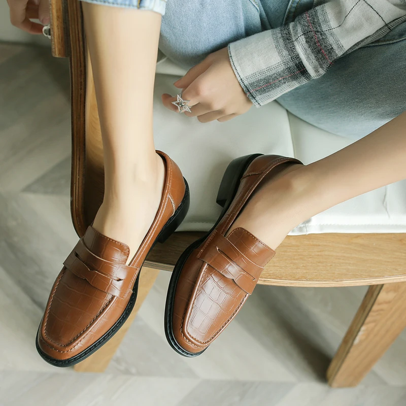 INS HOT women Pumps Genuine Leather 22-24.5cm First layer cowhide embossed stone pattern neutral retro wild women shoes
INS HOT women Pumps Genuine Leather 22-24.5cm First layer cowhide embossed stone pattern neutral retro wild women shoes