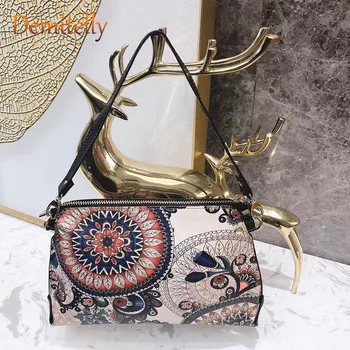 New Leather Women's Shoulder Bag National Style Multi-purpose Zipper Small Bag Retro Widened Portable Crossbody Bag Wallet
New Leather Women's Shoulder Bag National Style Multi-purpose Zipper Small Bag Retro Widened Portable Crossbody Bag Wallet