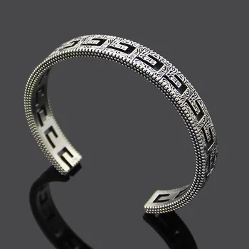 

Titanium steel jewelry hollow g-letter pattern opening Bracelet lovers square g-word Arabic engraved pattern Bracelet
