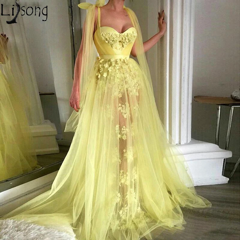 2019 A Line Yellow Prom Dresses Sweetheart Appliques See Through Formal Party Dress Sweep Train Spaghetti Strap Evening Gowns
2019 A Line Yellow Prom Dresses Sweetheart Appliques See Through Formal Party Dress Sweep Train Spaghetti Strap Evening Gowns