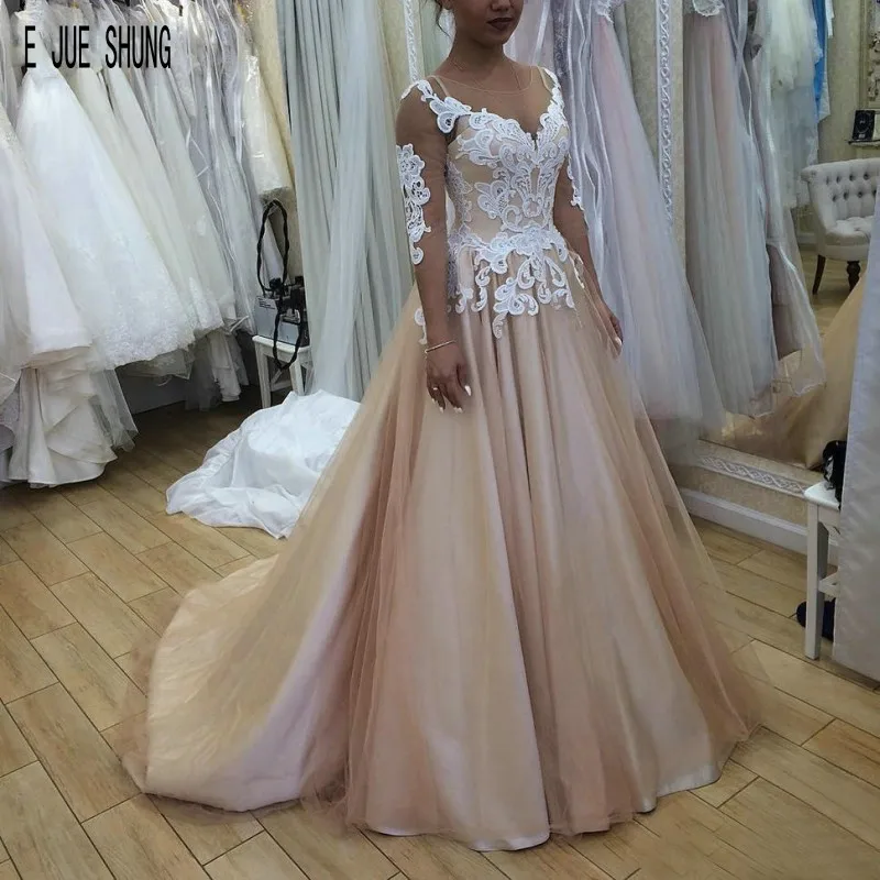 Свадебное платье цвета шампанского E JUE SHUNG с круглым вырезом и длинными рукавами |