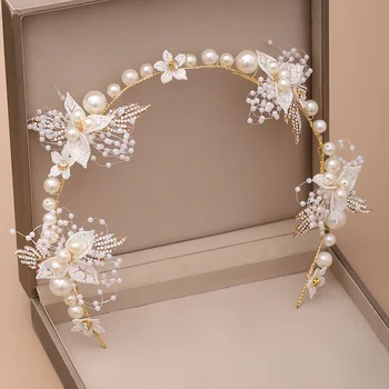 Original bridal accessories European and American Rhinestone leaf hair band hand woven pearl headdress accessories
Original bridal accessories European and American Rhinestone leaf hair band hand woven pearl headdress accessories