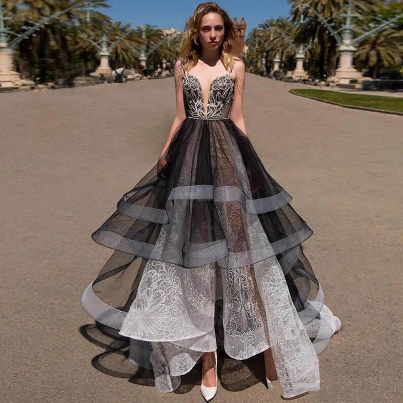Eightree Sexy V Neck Evening Dresses Appliques Backless A Line Prom Dresses Tiered Formal Party Gown Ruffles robes de Soiree
Eightree Sexy V Neck Evening Dresses Appliques Backless A Line Prom Dresses Tiered Formal Party Gown Ruffles robes de Soiree