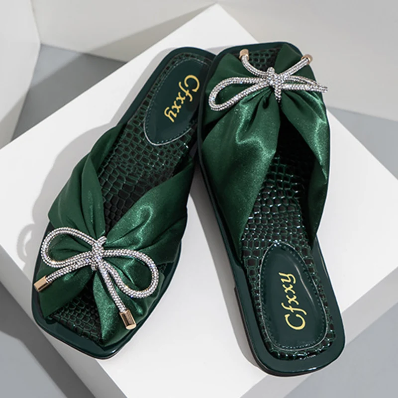 New Women Slippers Personality Bowknot Ribbon Upper Design Solid Color Non-slip Flat Sandals Sexy Open Toes New Woman Shoes
New Women Slippers Personality Bowknot Ribbon Upper Design Solid Color Non-slip Flat Sandals Sexy Open Toes New Woman Shoes