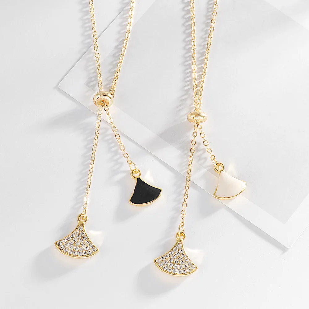 Sweet Fan-shaped Clavicle Chain Necklace Female Rhinestone Acrylic Maple Leaf Pendant Sweater Chain for Women
Sweet Fan-shaped Clavicle Chain Necklace Female Rhinestone Acrylic Maple Leaf Pendant Sweater Chain for Women