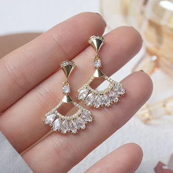 Charm Gorgeous Super Shine Transparent Sector CZ Earrings for Women Bling AAA Zircon Temperament Stud Earring Wedding Jewelry
Charm Gorgeous Super Shine Transparent Sector CZ Earrings for Women Bling AAA Zircon Temperament Stud Earring Wedding Jewelry
