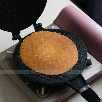 22cm large honeycomb egg mold Domestic Gas Mold Crispy Machine Egg Roller FDA Standard No Core Pulling Rivet
22cm large honeycomb egg mold Domestic Gas Mold Crispy Machine Egg Roller FDA Standard No Core Pulling Rivet
