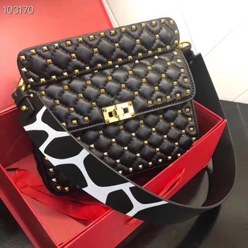 free shipping the new style gold rivet genuine cow leather women handbag chain shoulder bag &crossbody bag 2 belts 23 cm 4color 
free shipping the new style gold rivet genuine cow leather women handbag chain shoulder bag &crossbody bag 2 belts 23 cm 4color