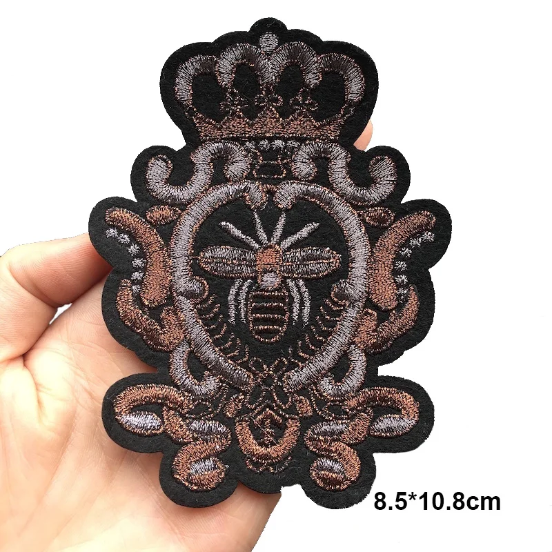 2Pcs/lot Good Quality Iron on Mini Crown Bee Embroidery Patches for Clothes DIY Clothing Accessory Applique Patch LSHB899
2Pcs/lot Good Quality Iron on Mini Crown Bee Embroidery Patches for Clothes DIY Clothing Accessory Applique Patch LSHB899