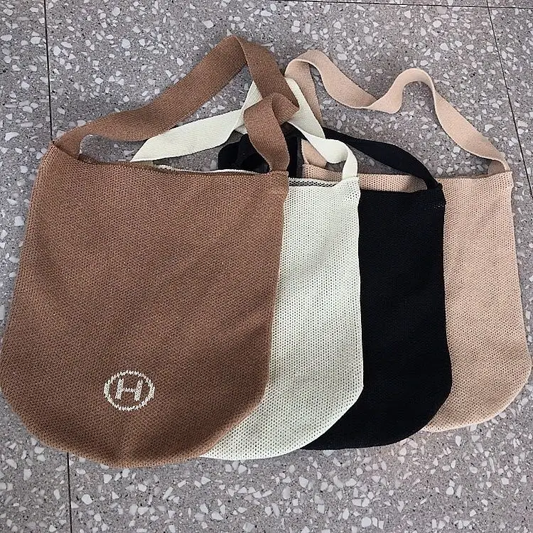 Winter CHIC New Arrival Hand Fashion Large Capacity Simple Weaving Shoulder Bag Student Trend All-match Bag
Winter CHIC New Arrival Hand Fashion Large Capacity Simple Weaving Shoulder Bag Student Trend All-match Bag