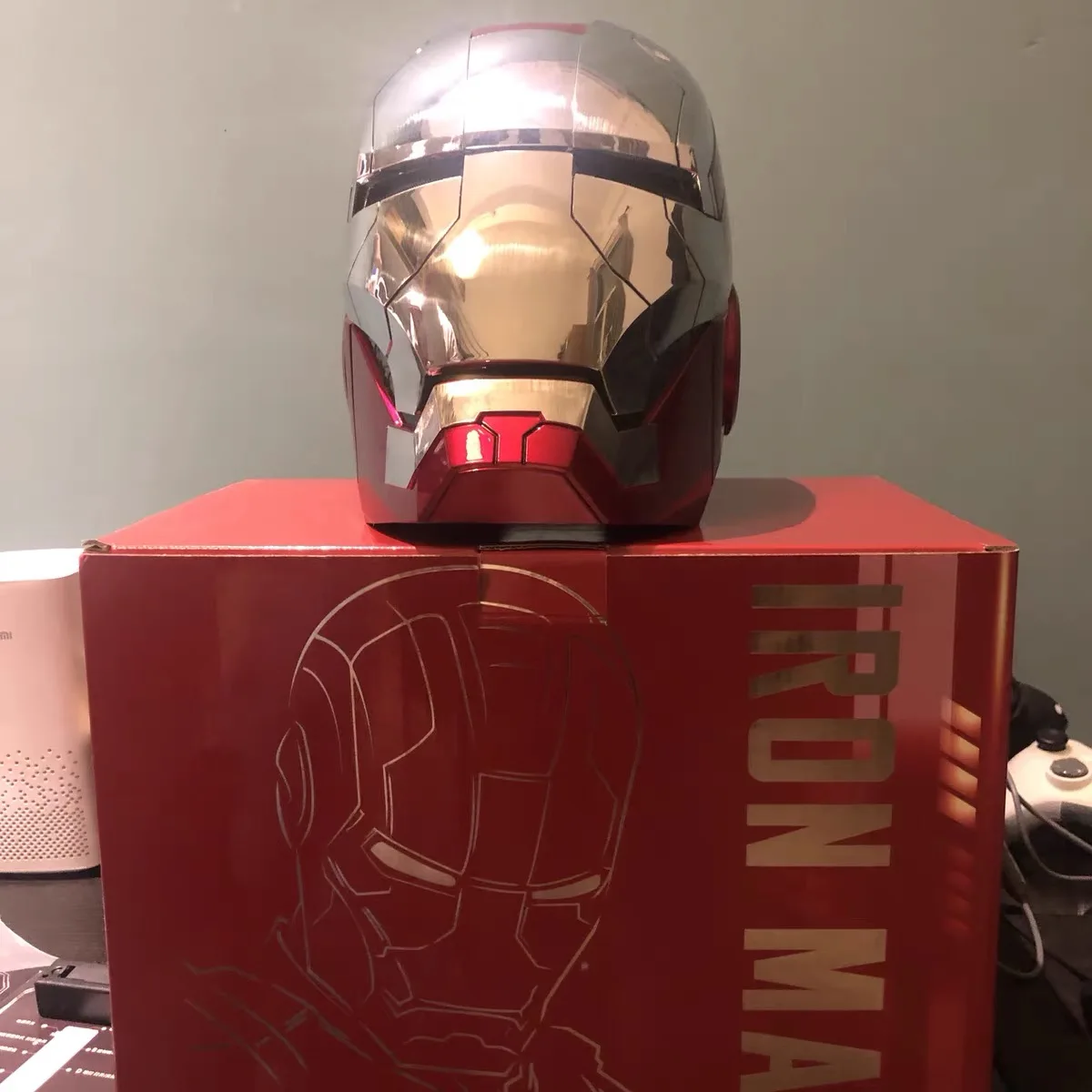 

The Avengers Wearable Cosplay Iron Man Mk5 1:1 Helmet Electric Voice-activated Deformation Opening Bilingual Eyes Light Mask Toy