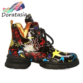 DORATASIA New Brand Designer High Top Platform Booties girl Colored graffiti Ankle Boots Women 2020 Winter fur Shoes Woman 33-43
DORATASIA New Brand Designer High Top Platform Booties girl Colored graffiti Ankle Boots Women 2020 Winter fur Shoes Woman 33-43