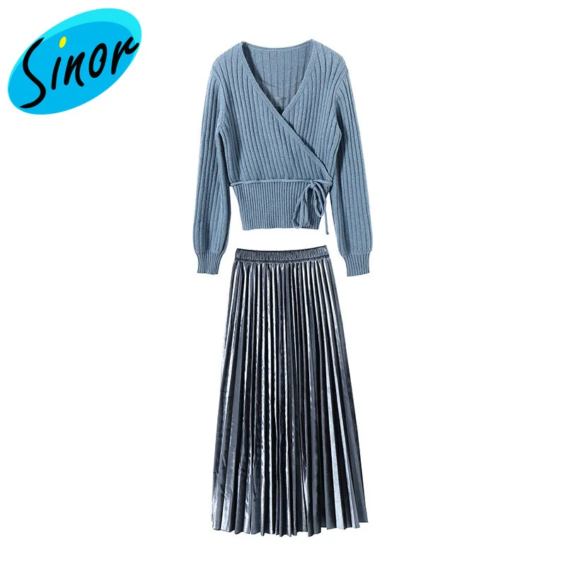 20120114 Nan oil boutique women's wear show high-lying thin V collared waist sweater pleated velvet skirt set
20120114 Nan oil boutique women's wear show high-lying thin V collared waist sweater pleated velvet skirt set