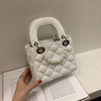 Elegant Female Pearl Small Tote bag 2020 Summer New Quality PU Leather Women's Designer Handbag Lattice Shoulder Messenger bags 
Elegant Female Pearl Small Tote bag 2020 Summer New Quality PU Leather Women's Designer Handbag Lattice Shoulder Messenger bags