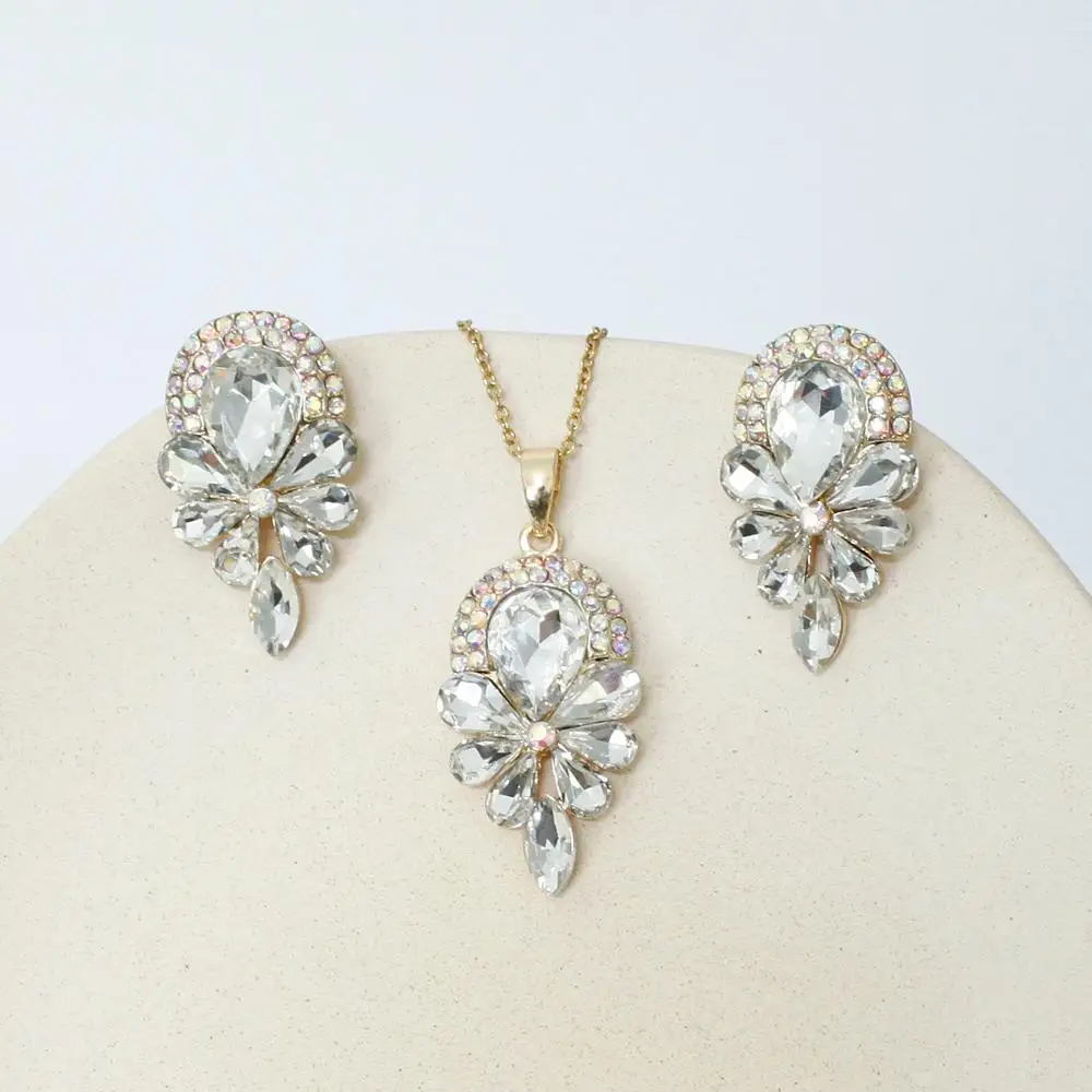 GrayBirds New Glittering Necklace Pendant And Earrings Circular And Water Drop Crystal Gold Plating Glamorous Outfits XS04050813
GrayBirds New Glittering Necklace Pendant And Earrings Circular And Water Drop Crystal Gold Plating Glamorous Outfits XS04050813