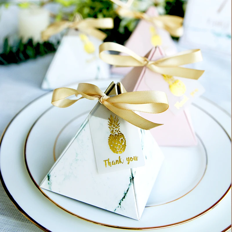 100pcs Triangular Pyramid Candy Box Candy Packaging Carton Wedding Gift Box Event Party Supplies Wedding favors with Thanks card
100pcs Triangular Pyramid Candy Box Candy Packaging Carton Wedding Gift Box Event Party Supplies Wedding favors with Thanks card