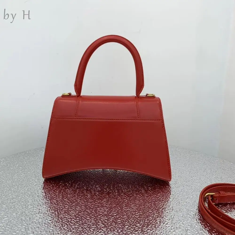 by H October Newest Shoulder Bag Luxury Red Waist Handbag Top Handle Slim Messenger Bag Genuine Leather Designer Half Moon Bag
by H October Newest Shoulder Bag Luxury Red Waist Handbag Top Handle Slim Messenger Bag Genuine Leather Designer Half Moon Bag