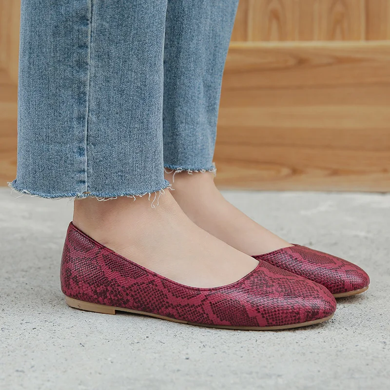 Europe And America Female Shallow Mouth Flat Mom Walking Shoes Spring And Summer Slip-on Flat New Style Shoes Casual Shoes
Europe And America Female Shallow Mouth Flat Mom Walking Shoes Spring And Summer Slip-on Flat New Style Shoes Casual Shoes