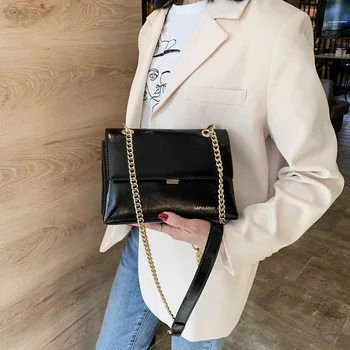 2020 new Korean version of the wild shoulder bag fashion chain messenger small square bag ladies PU simple lock bag 
2020 new Korean version of the wild shoulder bag fashion chain messenger small square bag ladies PU simple lock bag