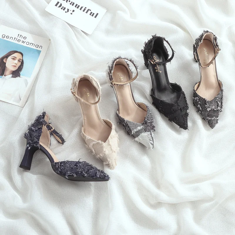 2019 Autumn Small Fresh French Girl High Heels with Pointed Toe Black Wild Word Buckle Hollow Single Shoes Women Heels
2019 Autumn Small Fresh French Girl High Heels with Pointed Toe Black Wild Word Buckle Hollow Single Shoes Women Heels