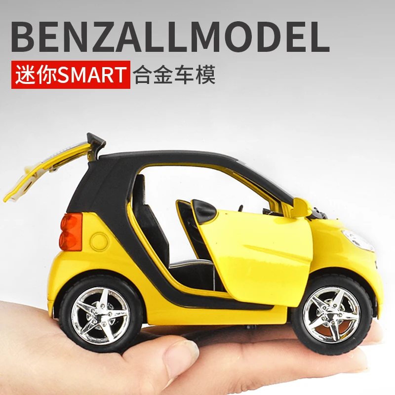 Фото Модель литая автомобиля Benz Smart Fortwo в масштабе 1/32 коллекционная игрушка со звуком