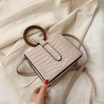 Small bag woman 2020 new Korean version of women's hand-held shoulder bag hot slanted small square bag 
Small bag woman 2020 new Korean version of women's hand-held shoulder bag hot slanted small square bag