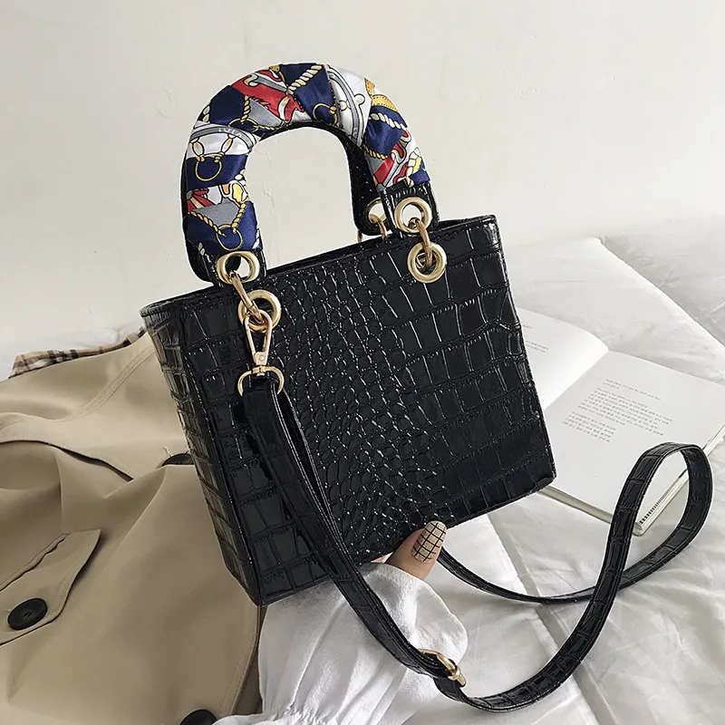 Hand-held Painted Leather Stone-grain Women's Bag with European and American Style Crossing One-shoulder Small Bag
Hand-held Painted Leather Stone-grain Women's Bag with European and American Style Crossing One-shoulder Small Bag