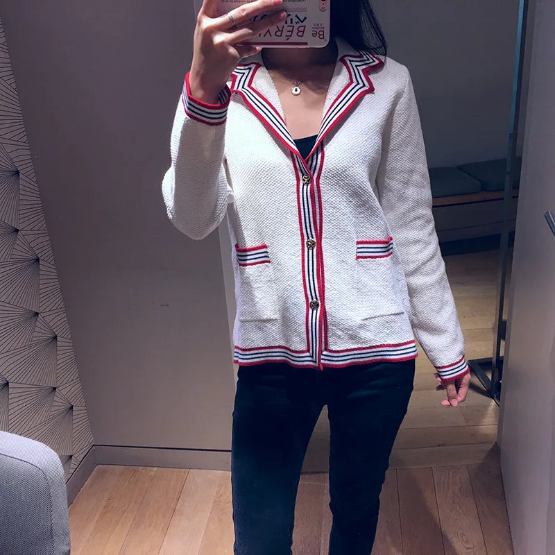 19 Summer Single Row Buckle Irregular Collar Spell Color Cardigan Lady Knitting Shirt G30156e 91029
19 Summer Single Row Buckle Irregular Collar Spell Color Cardigan Lady Knitting Shirt G30156e 91029