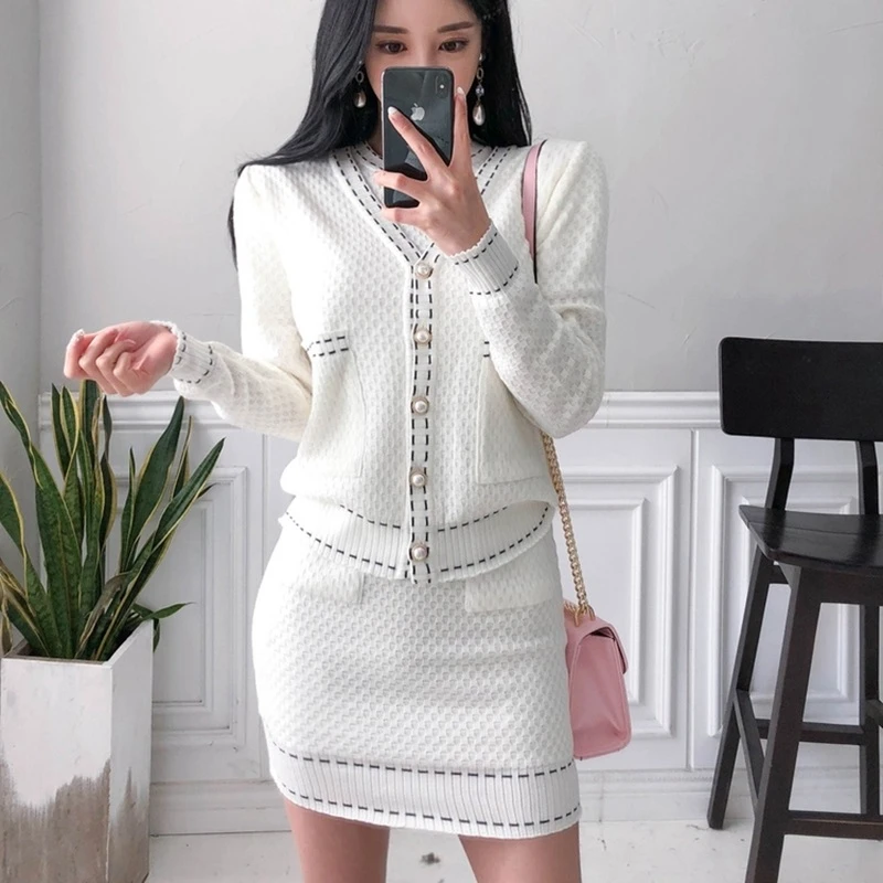 2019 Autumn Winter Fashion Women Knitted V-Neck Single Breasted Long Sleeve Coat+short Sleeve Mini Dress Ladies two piece set
2019 Autumn Winter Fashion Women Knitted V-Neck Single Breasted Long Sleeve Coat+short Sleeve Mini Dress Ladies two piece set
