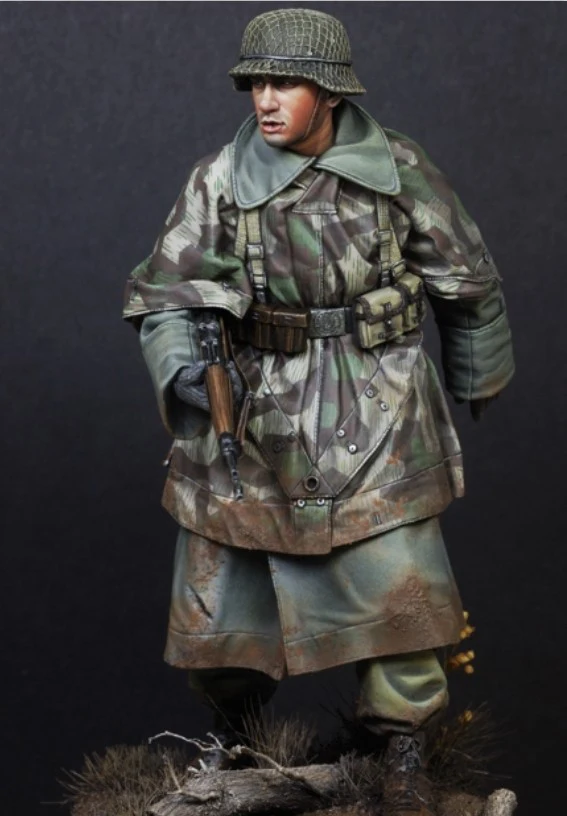 1/16 Scale Unpainted Resin Figure Infantryman ( base not included ) collection figure
1/16 Scale Unpainted Resin Figure Infantryman ( base not included ) collection figure